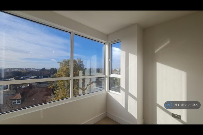 2 bedroom flat in Raffles House, London, NW4 (2 bed) (#2881946)
