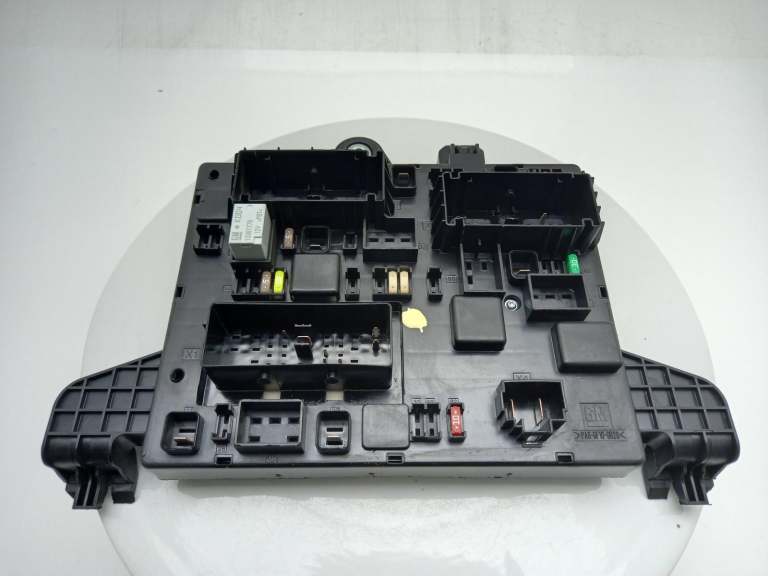 Vauxhall Astra Bcm Body Control Module Ecu 2009-2018 13592590