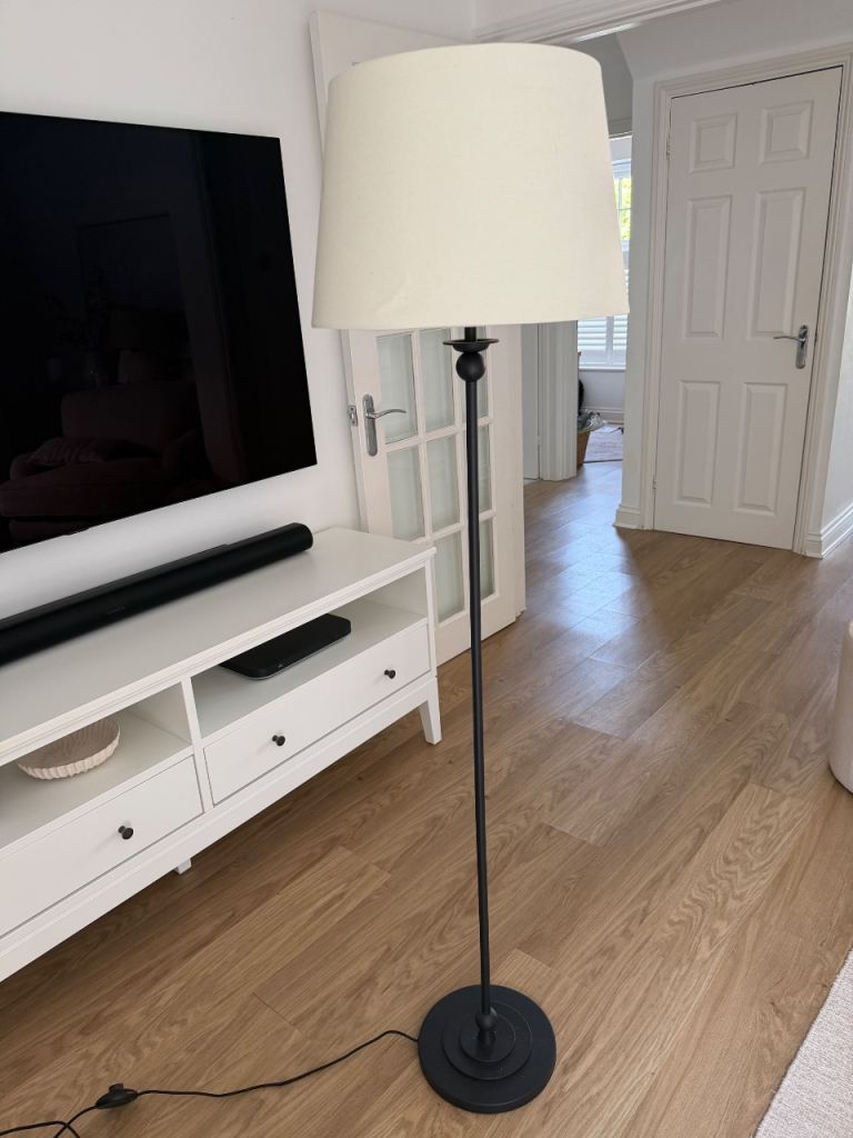 Stylish Black Metal Floor Lamp with Cream Shade