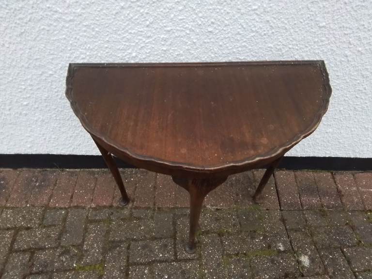 HALF ROUND 3 LEGGED WOODEN TABLE