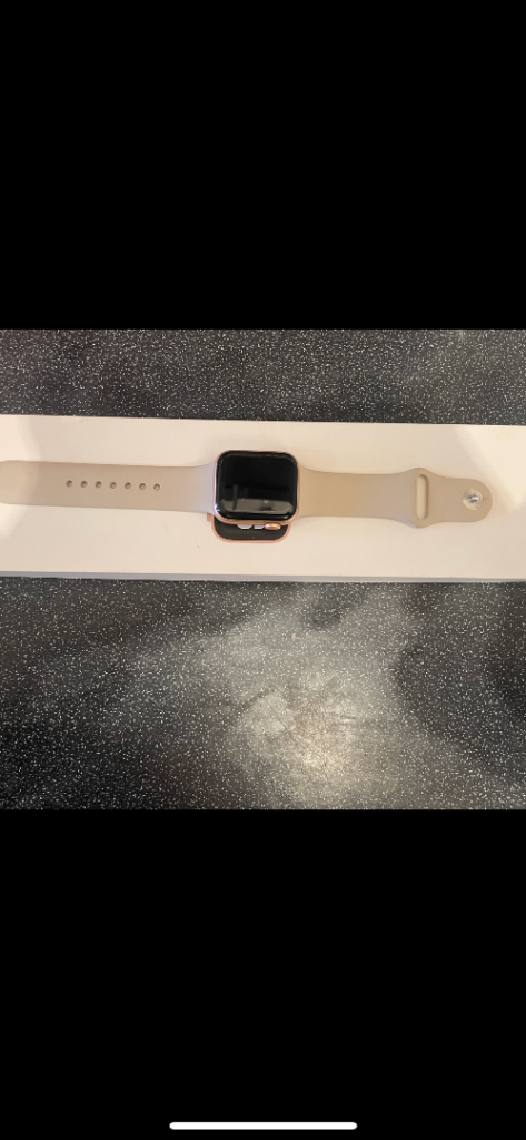 Apple Watch SE 40mm GPS – Starlight Sport Band