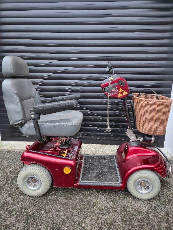 Shoprider Sovereign Mobility Scooter. Lights front & rear. 4mph