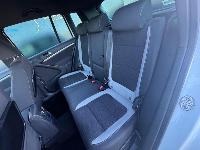 2015 Volkswagen Tiguan 2.0 TDI BlueMotion Tech R-Line DSG 4WD Euro 6 (s/s) 5dr ESTATE Diesel Auto...