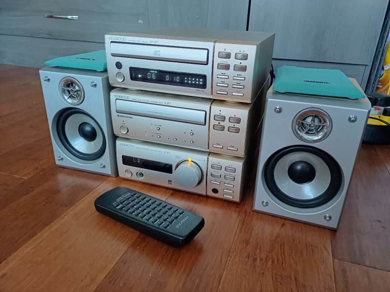Kenwood Stacking Stereo System with Aiwa Speakers & Remote