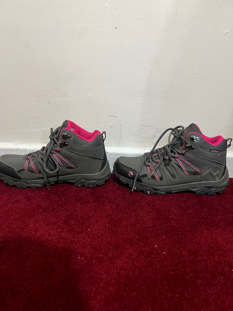 Gelert Horizon Mid boots Waterproof women's walking boots in grey and pink.
