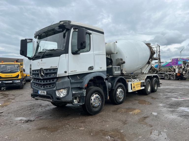 Mercedes-Benz Arocs 3240 8X4MIXER, SLEEPER , AUTO , DE BUF EQUIPMENT 