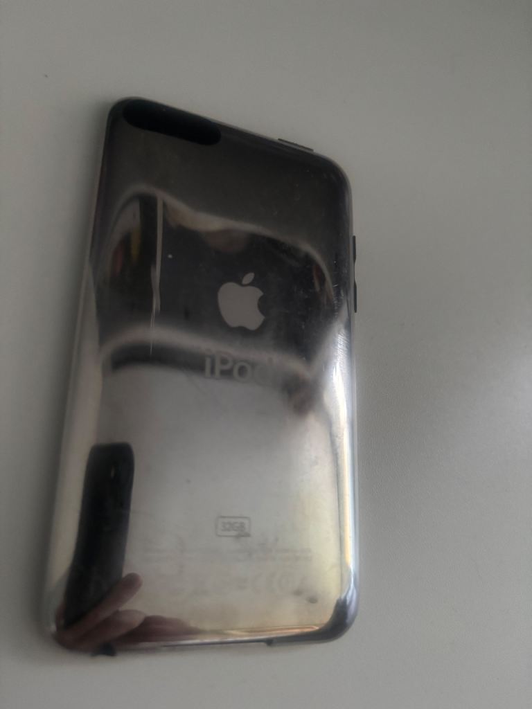 Apple iPod Touch 1st Gen - Silver, Good Condition