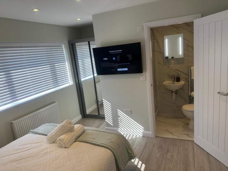 Luxury Double Bedroom with En-suite 