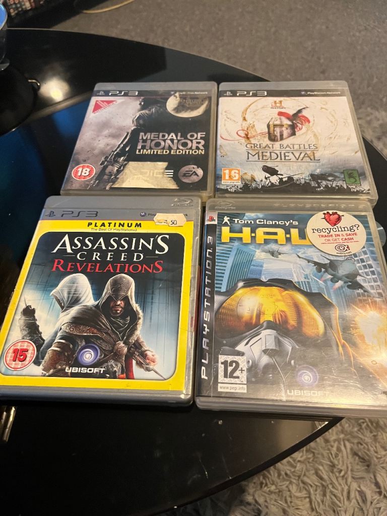 PS3 console plus’s 21 games 2 controllers 