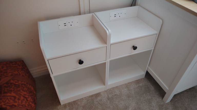 Pair of White Bedside Tables with Integrated Sockets – Good Condition