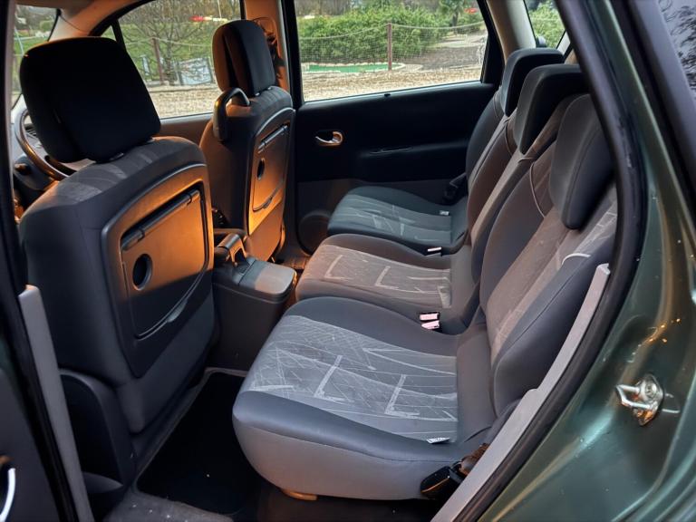 2005 Renault Megane 1.6 VVT Dynamique 5dr Auto MPV PETROL Automatic