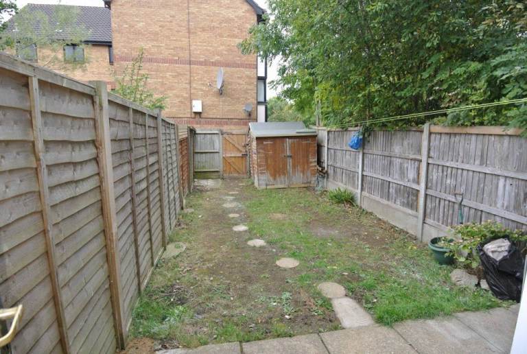 2 BEDROOM HOUSE EAGLE DRIVE COLINDALE NW9