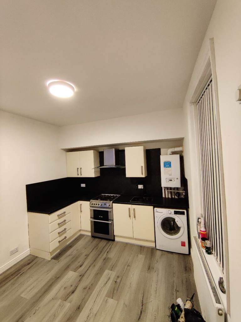 4 Bedroom, 1 Bathroom, Through Terrace House