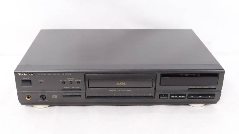 Technics SL-PG590 Compact Disc Player. With Remote. #1.25