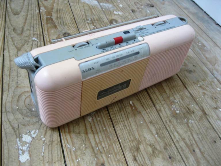 FREE BASIC PINK RADIO   LEICESTER LE4 5DJ