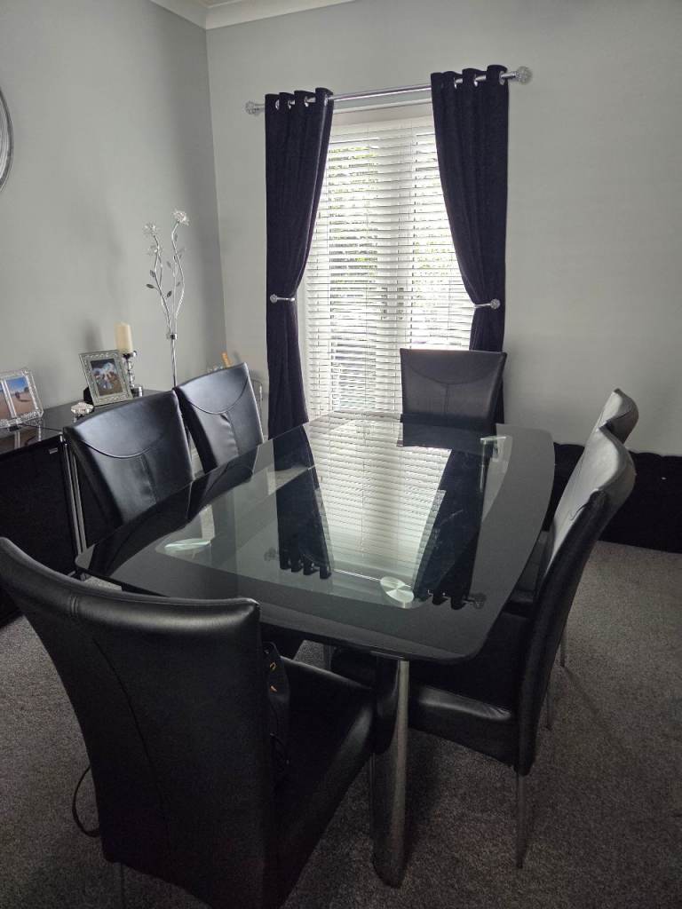 Dining table & x6 chairs 