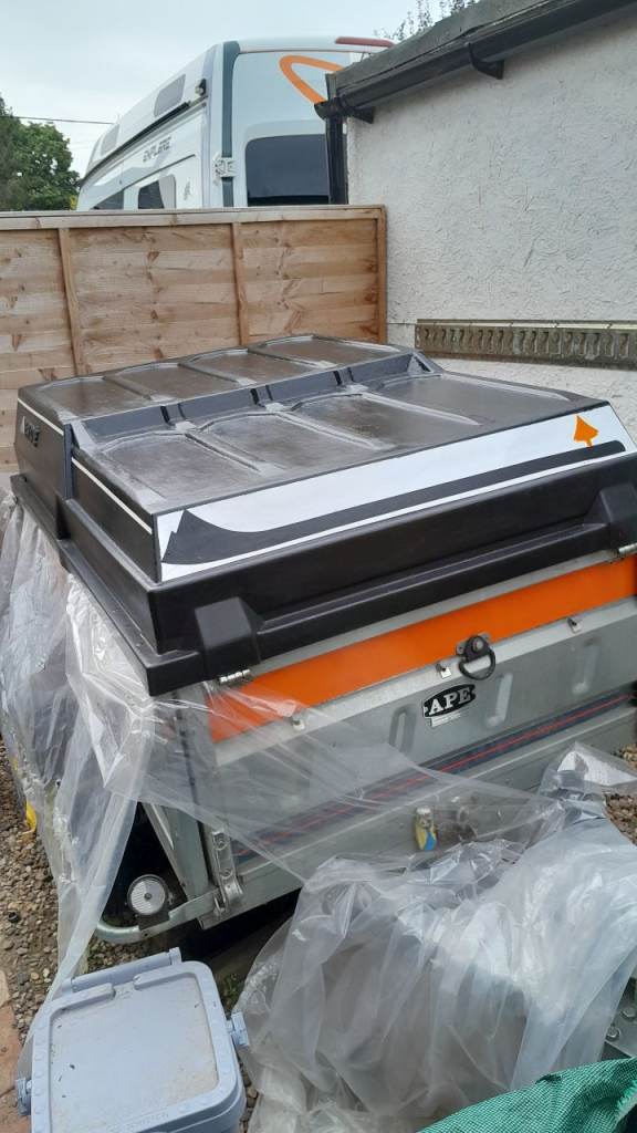 Camping trailer 