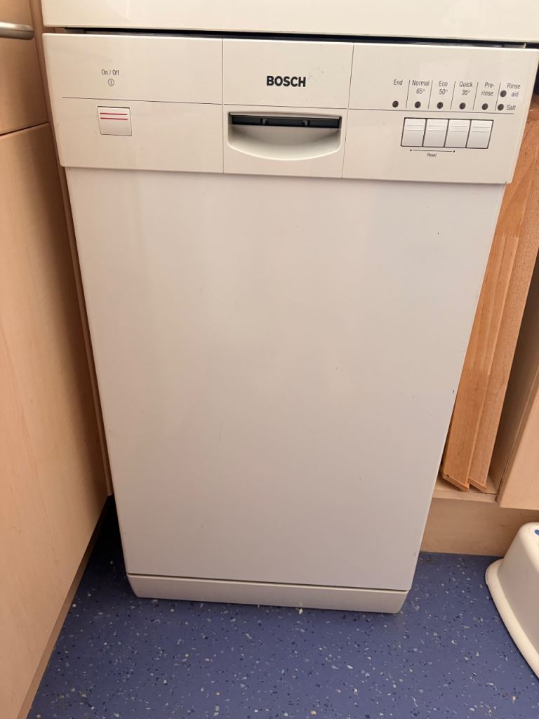 Bosch Slimline Dishwasher – White, Good Condition