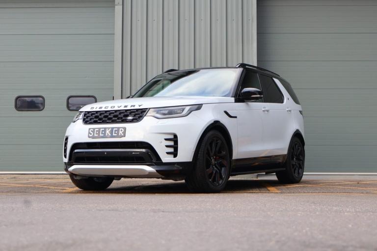 2023 Land Rover Discovery R-DYNAMIC SE MHEV In RARE PEARL WHITE BLACK ROOF AND REAR SEATS  LOW MI...