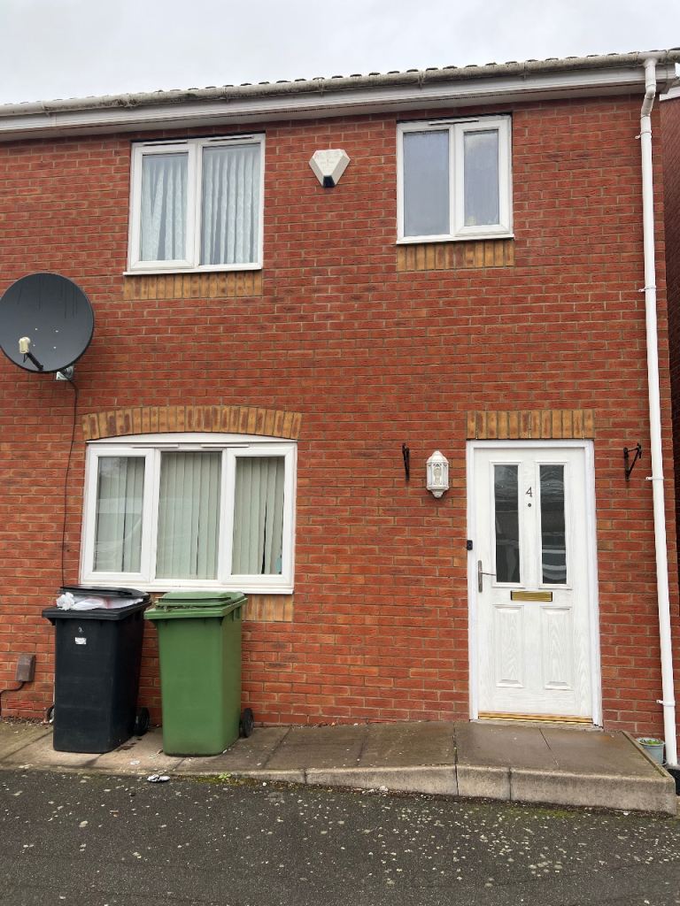 3 Bedroom House – Bedworth CV12 – £1,200 pcm
