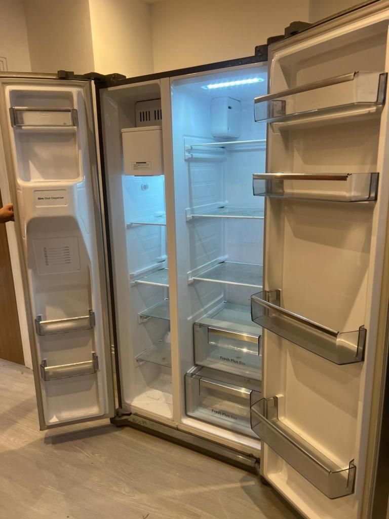 Daewoo American Style Fridge Freezer with Water Dispenser – Very Good Condition 