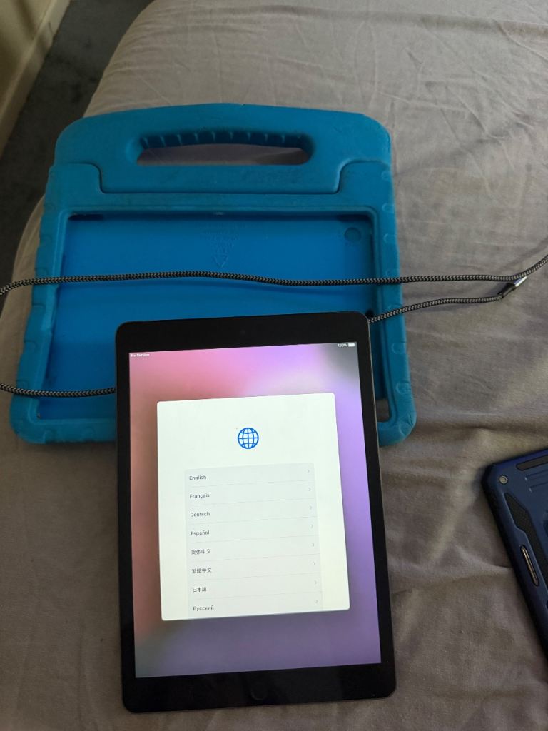 Apple iPad (9th Gen) 64GB – Space Grey, Good Condition with Case