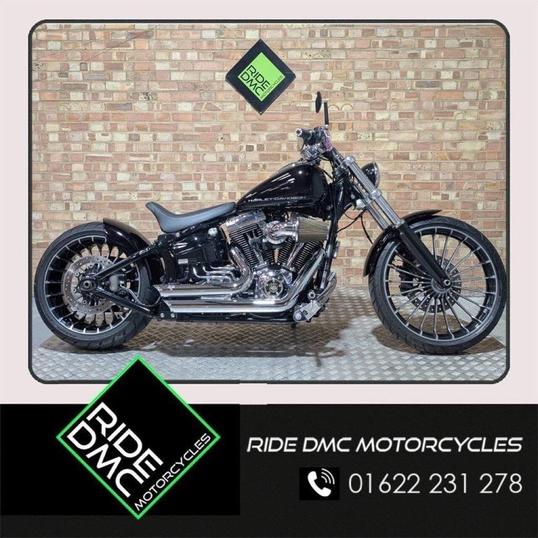 HARLEY-DAVIDSON FXSB BREAKOUT. 548 MILES. LOADED WITH EXTRAS. EXCEPTIONAL BIKE.