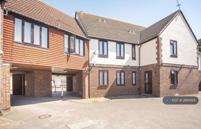 1 bedroom flat in Mcrae Court, Selsey, Chichester, PO20 (1 bed) (#2684124)