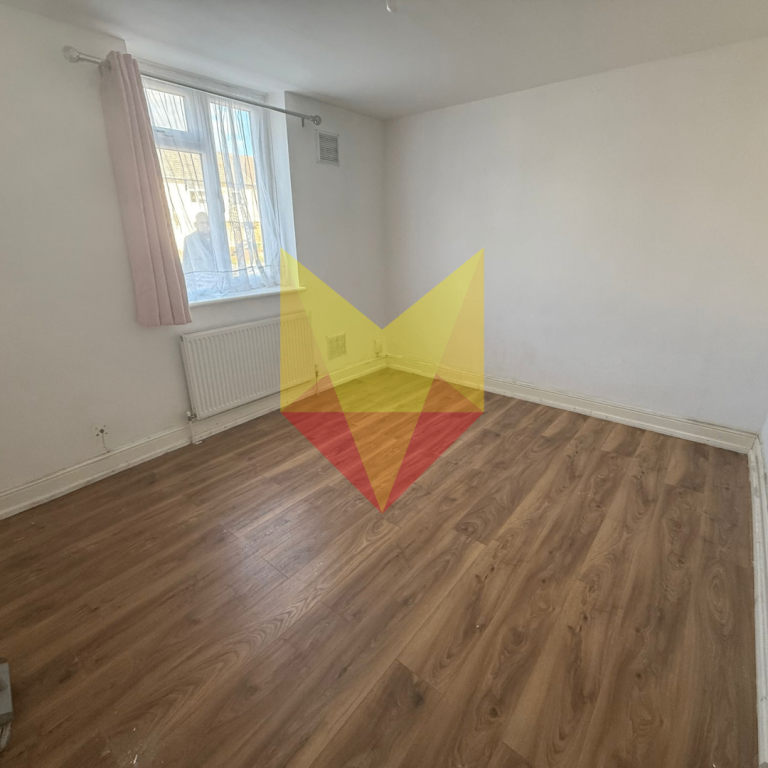 2 Bedroom Flat to Rent | Campden Crescent, Dagenham, RM8