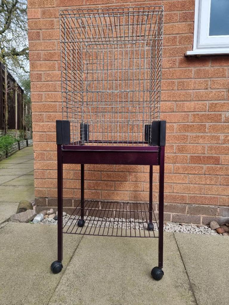 METAL BIRD CAGE ON WHEELS