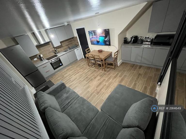 4 bedroom flat in Marden Square, Bermondsey, SE16 (4 bed) (#2914649)