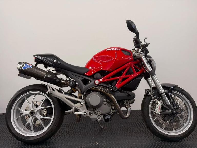 DUCATI MONSTER 1100 *** DESMO and BELTS - TERMIS - LONG MOT ***