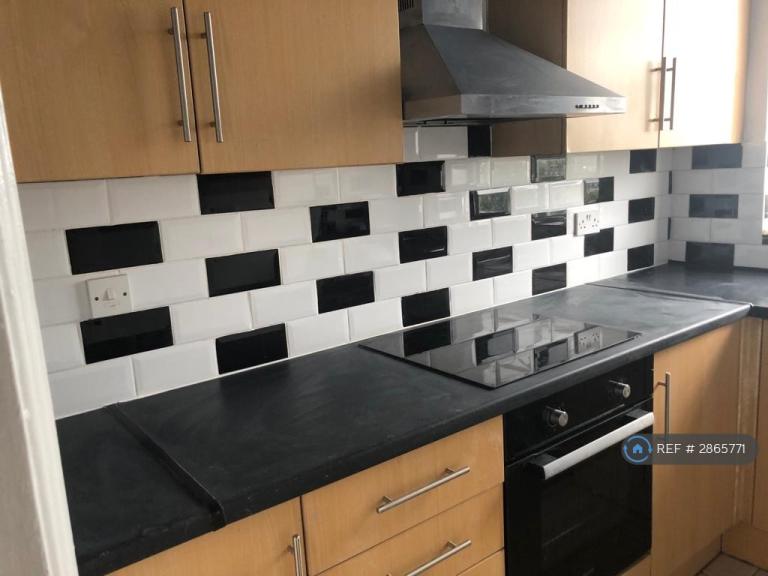 2 bedroom flat in Sherborne Court, London, SE20 (2 bed) (#2865771)