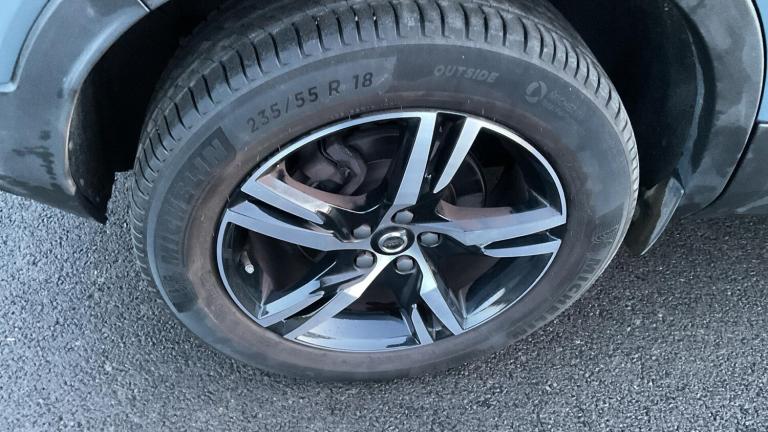 2022 Volvo XC40 Plus, B3 mild hybrid, Petrol, Dark ESTATE Petrol/Electric Hybrid Automatic