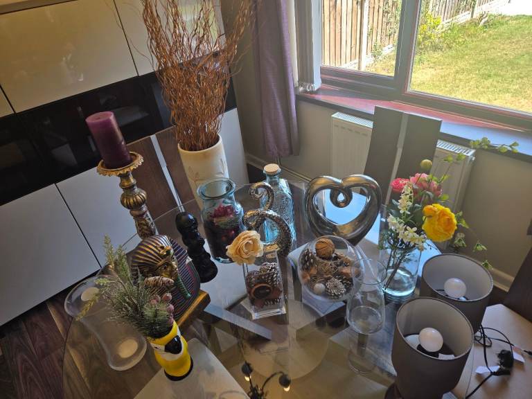 Assorted Home Decor & Vases – Good Condition