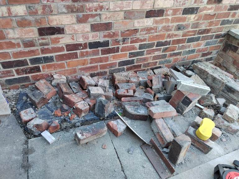 Reclaimed Imperial Bricks - Mixed Colours and Sizes
