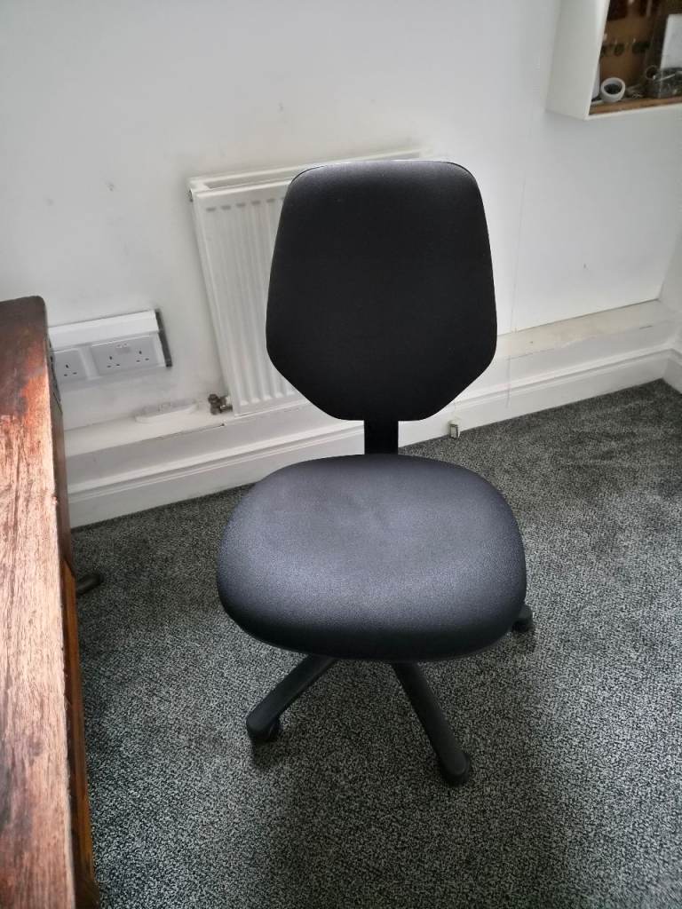 Black Office Chair – Good Condition, Adjustable Height