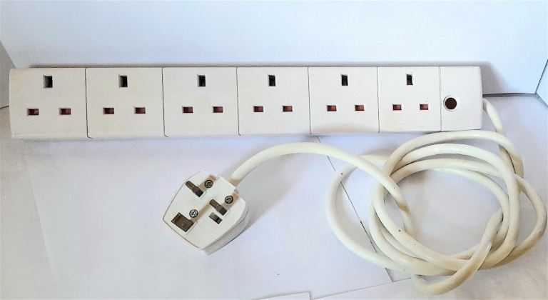 SIX SOCKET - ELECTRICAL EXTENSION BLOCK by MICROMATE - 230 volt GOOD