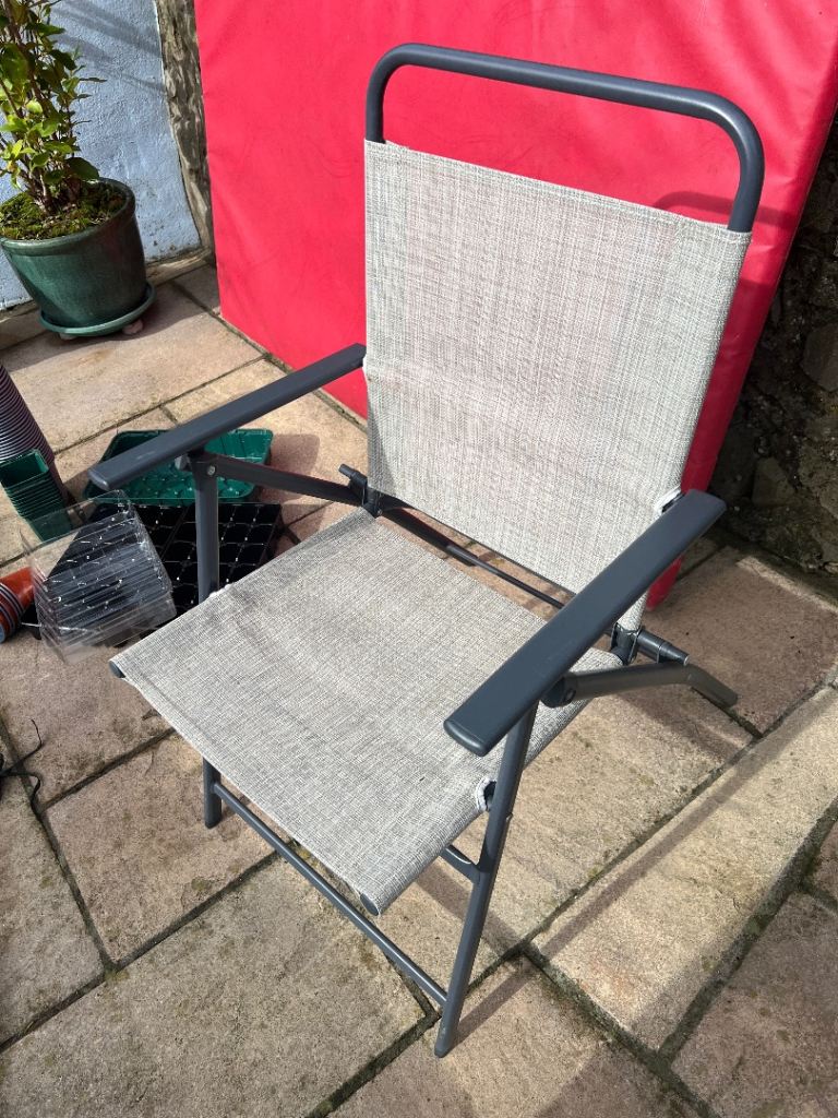 Folding Garden Chair. Like New