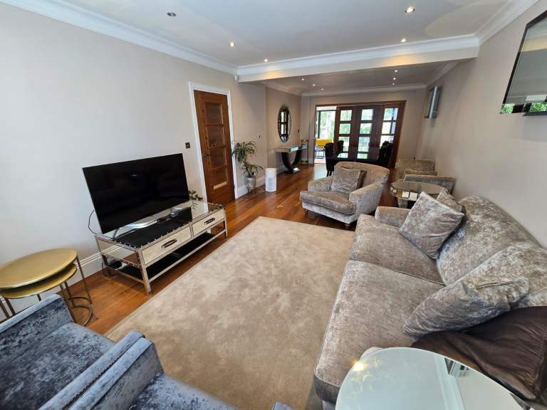 4 Bed House TO LET. AVAILABLE NOW. Finchley Central N3 