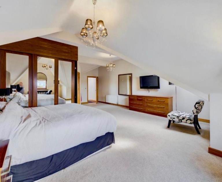 Portstewart Holiday House - sleeps 8 - sea views - prices in advert