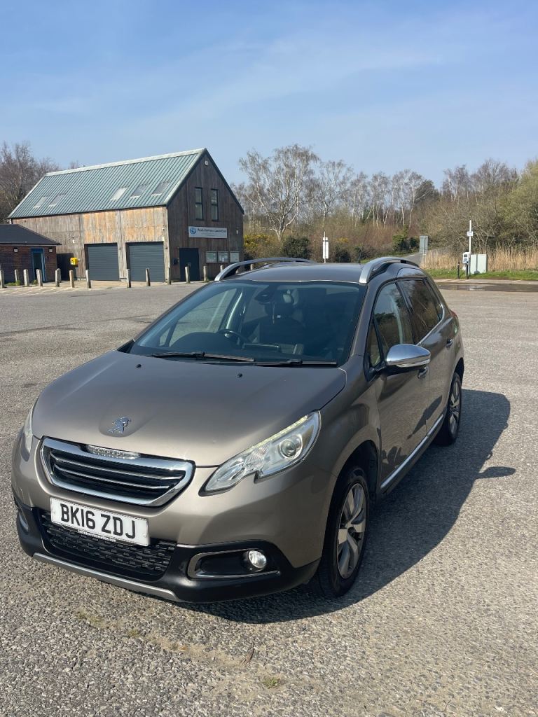 Peugeot 2008 1.2 PureTech Allure FSH