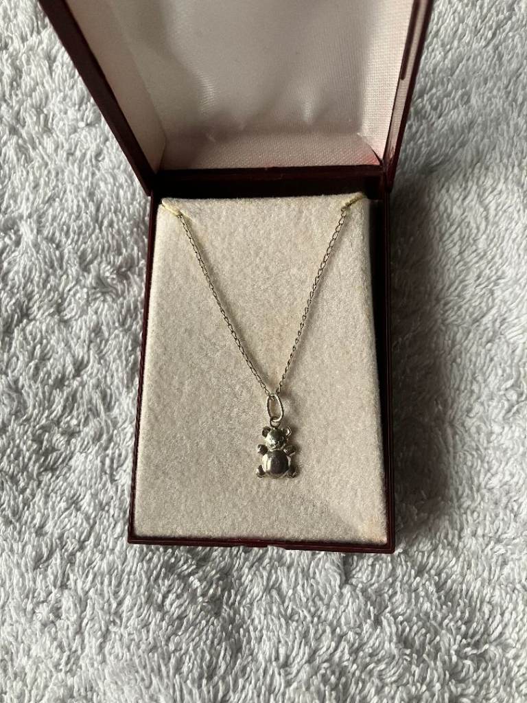 Silver teddy bear necklace