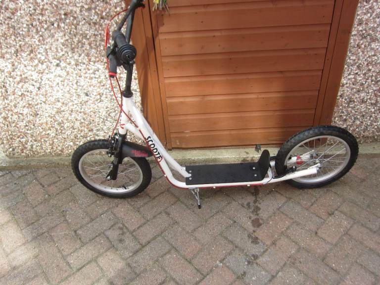Large Tommy Scooter Dual Brakes. suit small adult