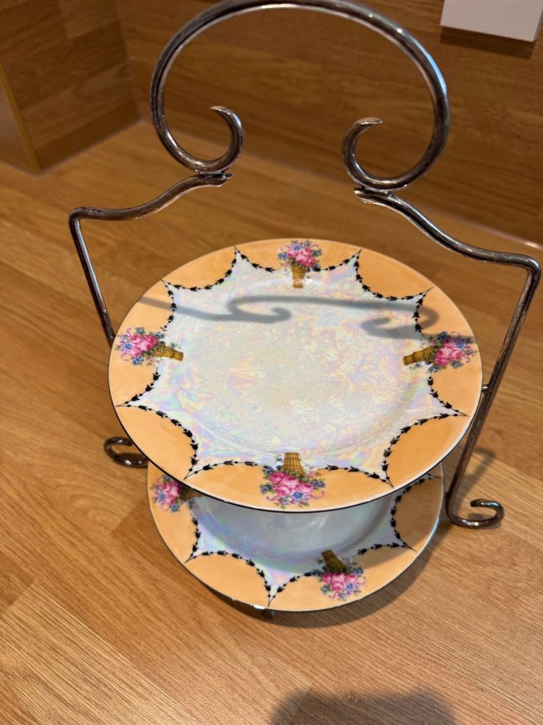 Cake stand