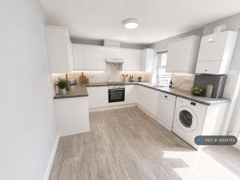 4 bedroom flat in Pitt Road, Bristol, BS7 (4 bed) (#3004755)