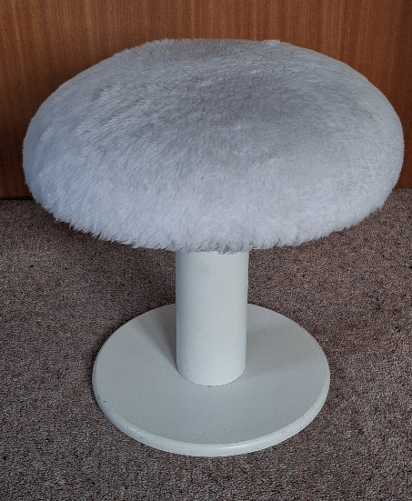 DRESSING STOOL
