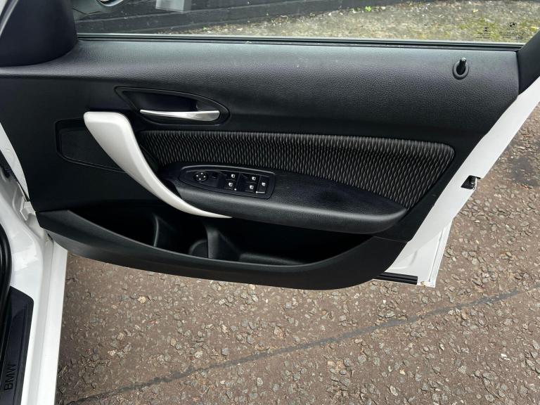 2018 BMW 1 Series 116d SE Business 5dr [Nav/Servotronic] HATCHBACK DIESEL Manual