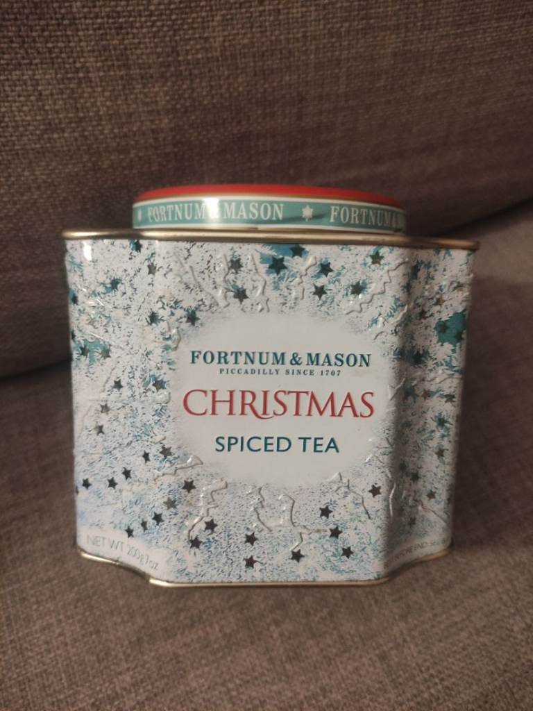 An empty Fortnum and Mason tea caddy, 200g/7oz size, great condition