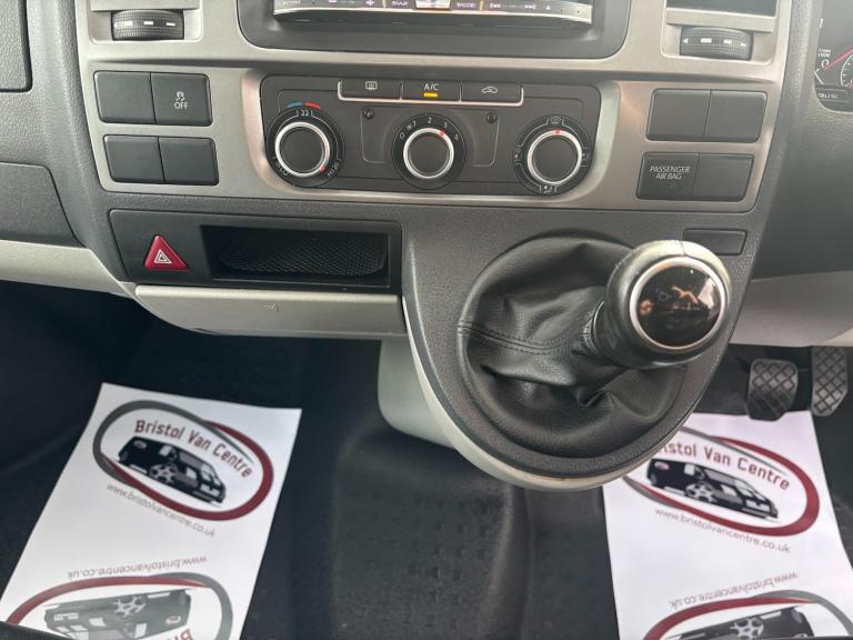 2015 Volkswagen Transporter 2.0 BiTDI 180PS Highline Kombi Van 4MOTION WINDOW VAN Diesel Manual